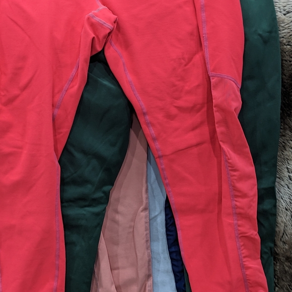 Hot pink crop fabletics leggings - Picture 2 of 5